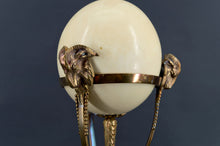 Cargar imagen en el visor de la galería, Lampe Néoclassique, Oeuf d’Autruche &amp; Monture Athénienne Animalière en Bronze, France, Circa 1900

