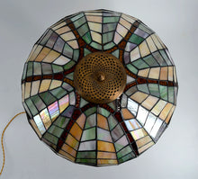 将图片加载到图库查看器，Lampe de table Art nouveau / Tiffany en bronze et vitrail – Pièce décorative d’exception – Circa 1980
