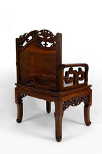 Lade das Bild in den Galerie-Viewer, 4 importants fauteuils asiatiques aux Chauves-Souris et Grues, Indochine ou Chine du Sud, Circa 1880
