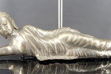 Charger l&#39;image dans la galerie, Importante Lampe Bouddha en Bronze Argenté sur Socle de Marbre Noir Ex-Indochine Française, Circa 1930–1940
