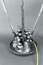 Charger l&#39;image dans la galerie, Paire de Lampes en Fer Forgé, Thème de la Vigne, Muller Frères Lunéville, Art Déco, Circa 1925
