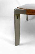 Загрузить изображение в средство просмотра галереи, Table basse en noyer et aluminium, par Osvaldo Borsani pour Tecno, Italie, Circa 1970

