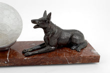Загрузить изображение в средство просмотра галереи, Lampe Veilleuse sculpturale Art Déco – Berger allemand, circa 1930
