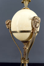 Cargar imagen en el visor de la galería, Lampe Néoclassique, Oeuf d’Autruche &amp; Monture Athénienne Animalière en Bronze, France, Circa 1900
