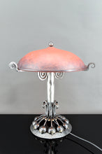 Charger l&#39;image dans la galerie, Importante Lampe à Monture Végétale Stylisée en Fer Forgé  et Dôme en Pate de Verre Marmoréenne Rouge Orangé, Art Deco, France, Circa 1930
