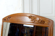 Lade das Bild in den Galerie-Viewer, Miroir en Chêne Sculpté sur le Thème de la Vigne, Par Gauthier-Poinsignon, Art Nouveau, École de Nancy, France, Circa 1910
