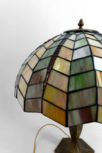 将图片加载到图库查看器，Lampe de table Art nouveau / Tiffany en bronze et vitrail – Pièce décorative d’exception – Circa 1980
