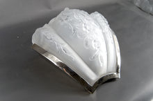 将图片加载到图库查看器，Paire d’appliques Art Déco en bronze chromé et verre Nacrocristal Saint-Lambert Belgique, vers 1925
