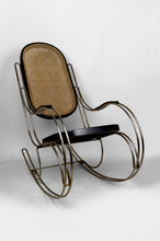 Charger l&#39;image dans la galerie, Rocking Chair Moderniste en Bois Noirci, Cannage et Structure Chromée, Circa 1960-1970
