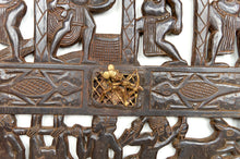 Charger l&#39;image dans la galerie, Porte Africaine Monoxyle en Bois Sculpté et Bronze de Chef de Village Bamoun, Cameroun, début XXe
