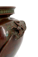 Загрузить изображение в средство просмотра галереи, Exceptionnelle jardinière / cache-pot en bronze japonais patiné Japon – Époque Meiji, vers 1880
