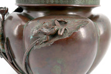 Загрузить изображение в средство просмотра галереи, Exceptionnelle jardinière / cache-pot en bronze japonais patiné Japon – Époque Meiji, vers 1880
