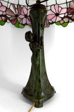 Charger l'image dans la galerie, Importante lampe en bronze et vitrail type Tiffany, Style Art nouveau – Circa 1970-1980
