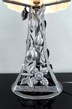 Charger l&#39;image dans la galerie, Importante Lampe Art Déco en Fer Forgé à Motifs de Papillons et Dôme Floral en Verre Pressé, Par Bartelemie, France, Circa 1925
