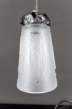 Charger l&#39;image dans la galerie, Lampe en Fer Forgé &quot;Vigne et Raisin&quot;, Muller Frères Lunéville, Art Déco, Circa 1930
