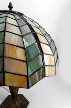 将图片加载到图库查看器，Lampe de table Art nouveau / Tiffany en bronze et vitrail – Pièce décorative d’exception – Circa 1980

