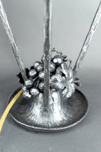 Charger l&#39;image dans la galerie, Paire de Lampes en Fer Forgé, Thème de la Vigne, Muller Frères Lunéville, Art Déco, Circa 1925
