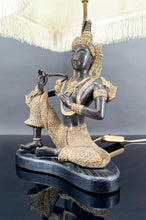 Lade das Bild in den Galerie-Viewer, Lampe au Bouddha Thaï en bronze à double patine noire et dorée, France, Circa 1960
