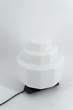 Загрузить изображение в средство просмотра галереи, Lampe Art Déco Steamline Modern, vers 1930 – Verre opalin et fer Forgé
