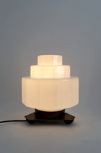 Загрузить изображение в средство просмотра галереи, Lampe Art Déco Steamline Modern, vers 1930 – Verre opalin et fer Forgé
