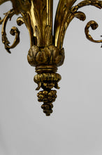 Charger l&#39;image dans la galerie, Lustre / chandelier de style Louis XVI / Neoclassique en Bronze doré, France, Circa 1900
