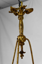 Load image into Gallery viewer, Lustre / chandelier de style Louis XVI / Neoclassique en Bronze doré, France, Circa 1900
