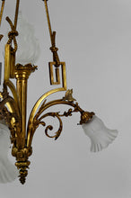 Load image into Gallery viewer, Lustre / chandelier de style Louis XVI / Neoclassique en Bronze doré, France, Circa 1900
