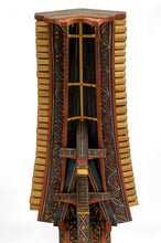 Charger l&#39;image dans la galerie, Grande maquette Tongkonan Toraja en bois sculpté et peint, Sulawesi / Indonésie, XXe
