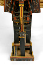 Load image into Gallery viewer, Grande maquette Tongkonan Toraja en bois sculpté et peint, Sulawesi / Indonésie, XXe
