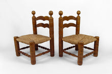 Cargar imagen en el visor de la galería, Paire de chaises basses paillées par Charles Dudouyt, circa 1940

