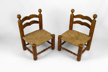 Cargar imagen en el visor de la galería, Paire de chaises basses paillées par Charles Dudouyt, circa 1940
