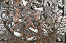 Load image into Gallery viewer, Porte africaine en bois sculpté et bronze de chef de village Baboun, Cameroun, début XXe
