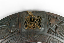Load image into Gallery viewer, Porte africaine en bois sculpté et bronze de chef de village Baboun, Cameroun, début XXe
