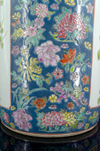 Charger l&#39;image dans la galerie, Important vase rouleau porte-parapluies / cannes, Chine, Quing, début XXe
