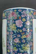Загрузить изображение в средство просмотра галереи, Important vase rouleau porte-parapluies / cannes, Chine, Quing, début XXe

