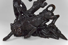 Charger l&#39;image dans la galerie, Grande sculpture Asiatique / Okimono au Lion et aux Corbeaux, Japon, ère Meiji, vers 1880
