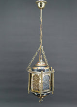 Load image into Gallery viewer, Lanterne mauresque en laiton et verre de couleur, Afrique du Nord, XXe
