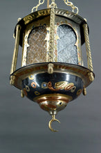 Load image into Gallery viewer, Lanterne mauresque en laiton et verre de couleur, Afrique du Nord, XXe
