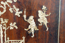 Cargar imagen en el visor de la galería, Armoire asiatique en bois de fer marqueté d&#39;os, Indochine, circa 1880
