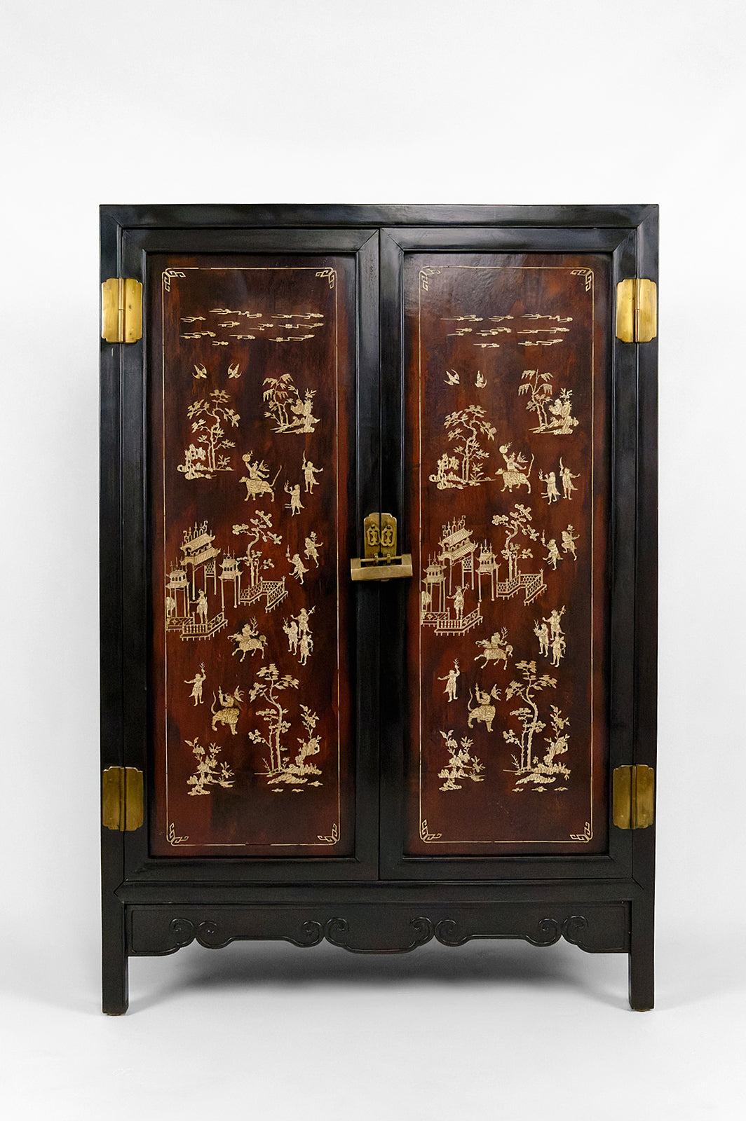 Armoire asiatique en bois de fer marqueté d'os, Indochine, circa 1880