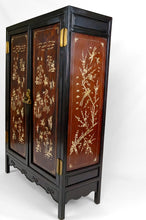 Charger l&#39;image dans la galerie, Armoire asiatique en bois de fer marqueté d&#39;os, Indochine, circa 1880
