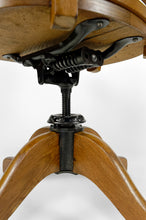 将图片加载到图库查看器，Fauteuil de bureau américain pivotant en chêne, avec assise en cuir, USA, Circa 1900
