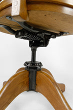 Cargar imagen en el visor de la galería, Fauteuil de bureau américain pivotant en chêne, avec assise en cuir, USA, Circa 1900

