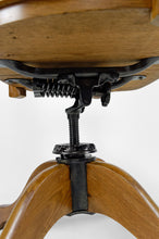 Cargar imagen en el visor de la galería, Fauteuil de bureau américain pivotant en chêne, avec assise en cuir, USA, Circa 1900
