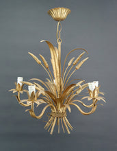 Load image into Gallery viewer, Chandelier / suspension dorée aux épis de blé, Hollywood Regency, circa 1960
