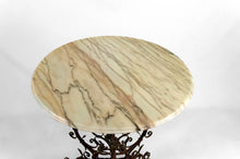 Load image into Gallery viewer, Guéridon / table d&#39;appoint en fer forgé et plateau en marbre, Venise, Italie, XVIIe
