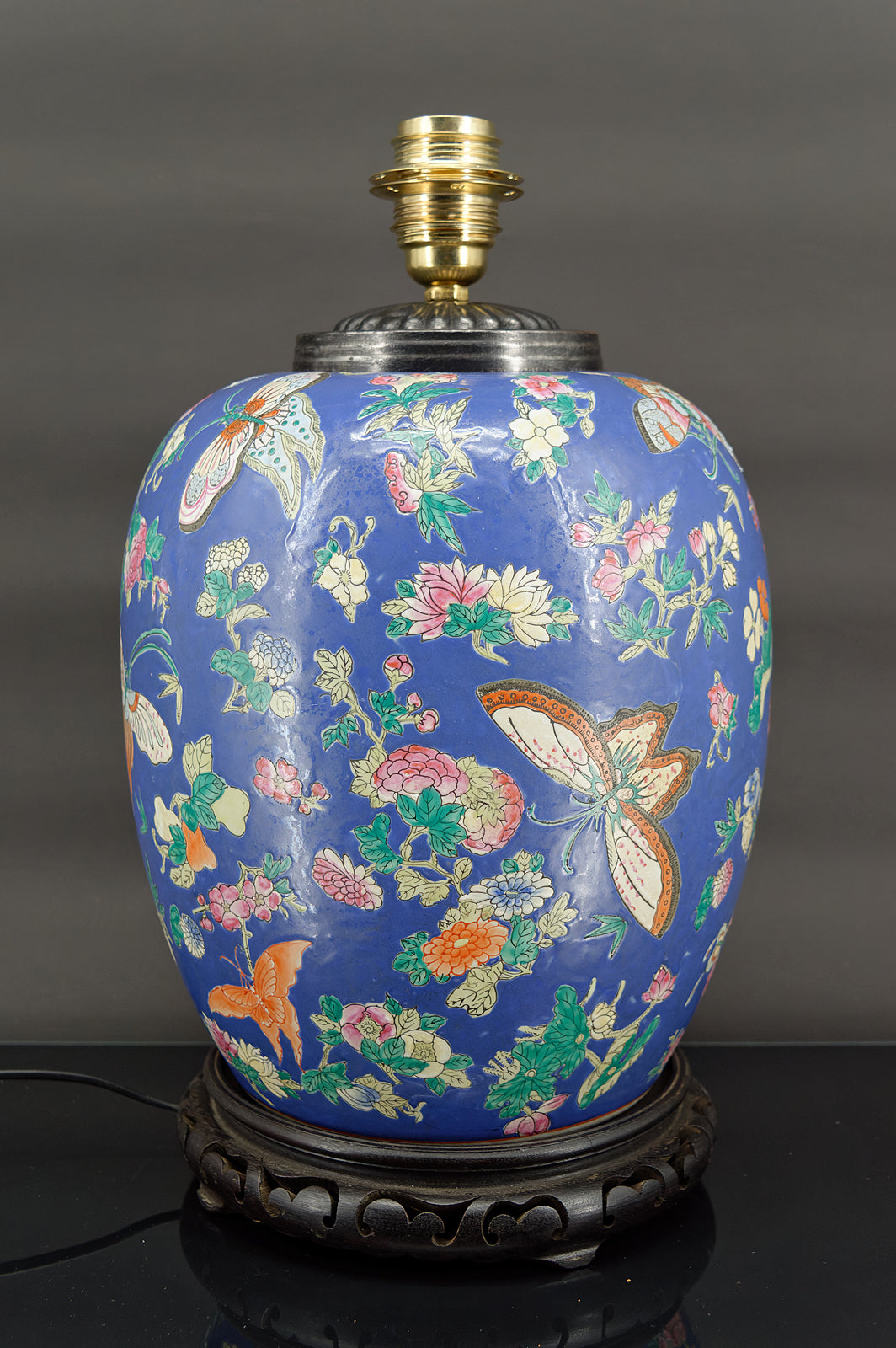 Importante lampe chinoise en céramique bleue aux papillons, Quing Thongzhi, Chine, Circa 1865