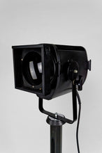 Cargar imagen en el visor de la galería, Projecteur / lampe / spot de cinéma, France, circa 1940
