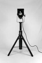 Загрузить изображение в средство просмотра галереи, Projecteur / lampe / spot de cinéma, France, circa 1940
