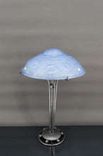 Load image into Gallery viewer, Lampe en fer forgé et abat-jour en verre bleu aux clématites et toiles d&#39;araignée, France, Art Déco circa 1920
